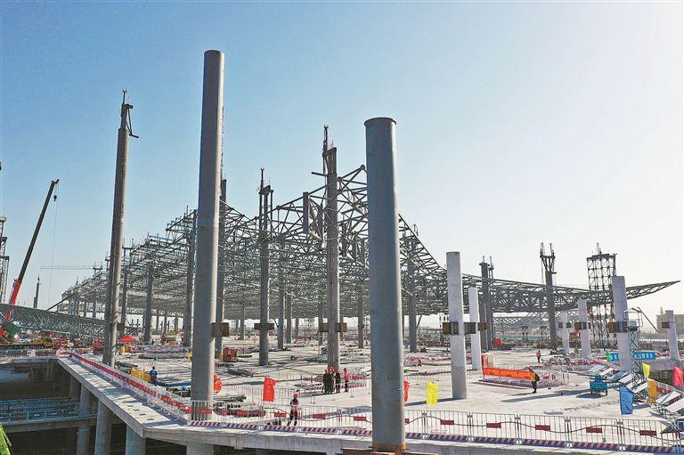 厦门翔安机场航站楼首件钢结构屋面网架完成整体提升