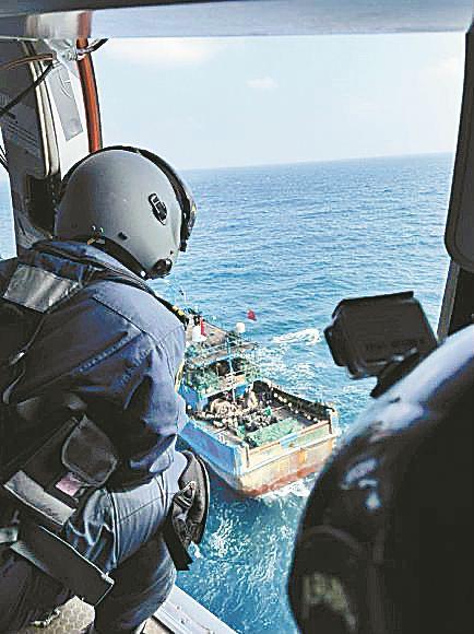 直升机跨越130海里 “东二飞”转运急症渔民直送医院