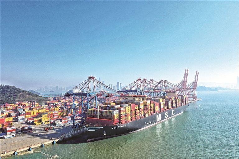 20万吨级集装箱船 厦门港迎来今年第200艘